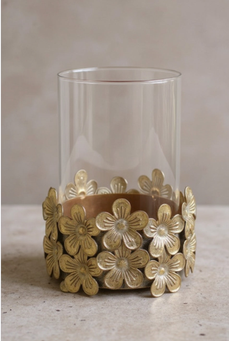 Tea light holder with metal flower base 